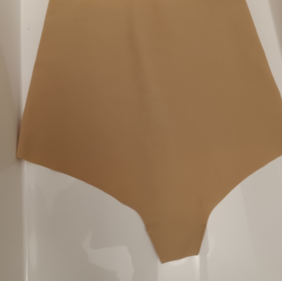 Commando Classic Control Thong - Picture 4 of 5